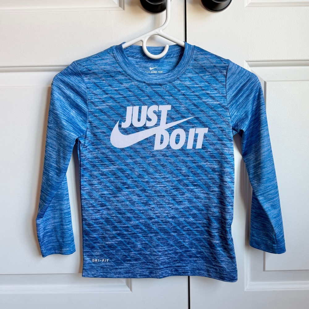 Like new! Boys Nike dri fit shirt
